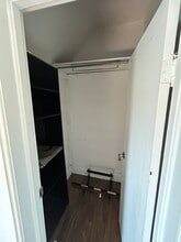 1001 Cass St, Unit Upstairs in Traverse City, MI - Foto de edificio - Building Photo
