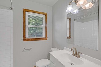 553 Blount Point Rd in Newport News, VA - Building Photo - Building Photo