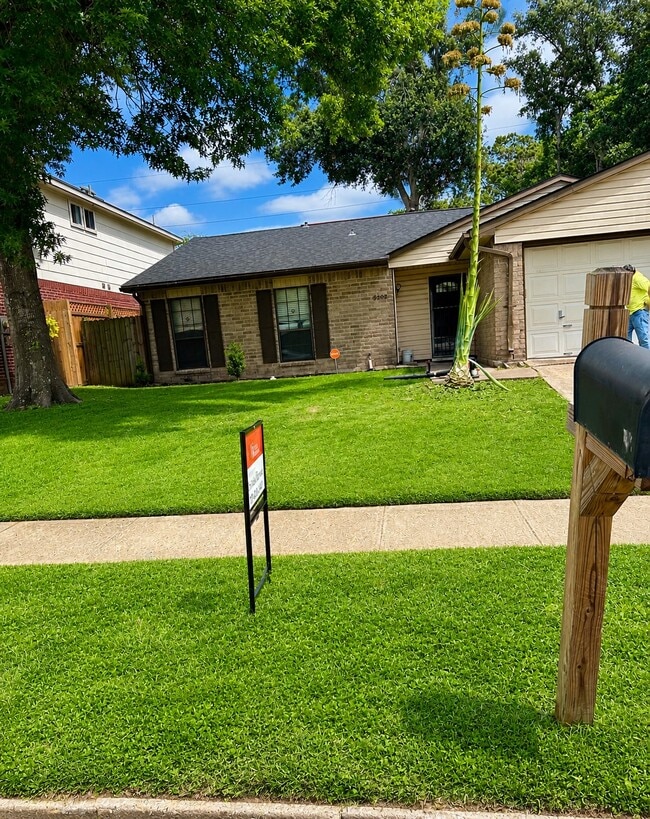 property at 5202 Santrey Dr