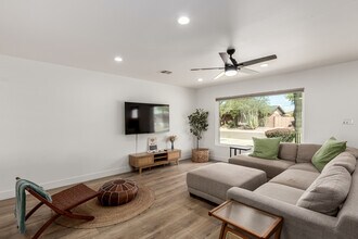 8547 E Roanoke Ave in Scottsdale, AZ - Building Photo - Building Photo