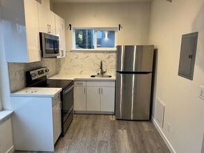 10734 Stone Ave N, Unit #302 in Seattle, WA - Building Photo - Building Photo