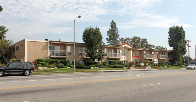 Reseda Court in Northridge, CA - Building Photo - Building Photo