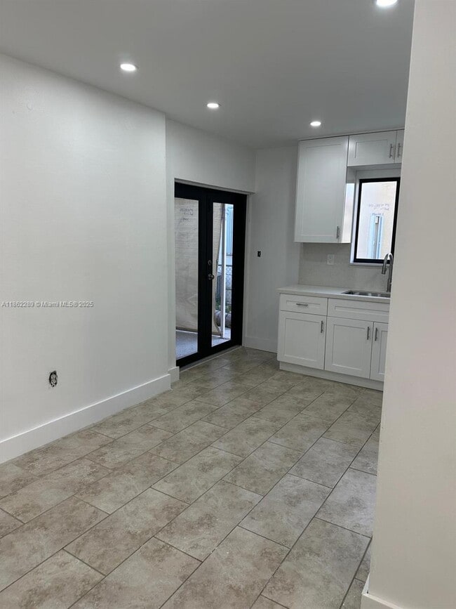 3257 SW 26th St in Miami, FL - Building Photo - Building Photo