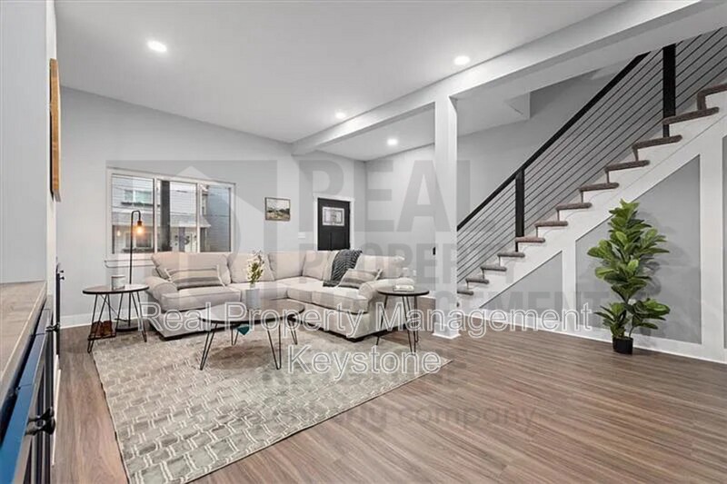 6319 St Marie St in Pittsburgh, PA - Building Photo