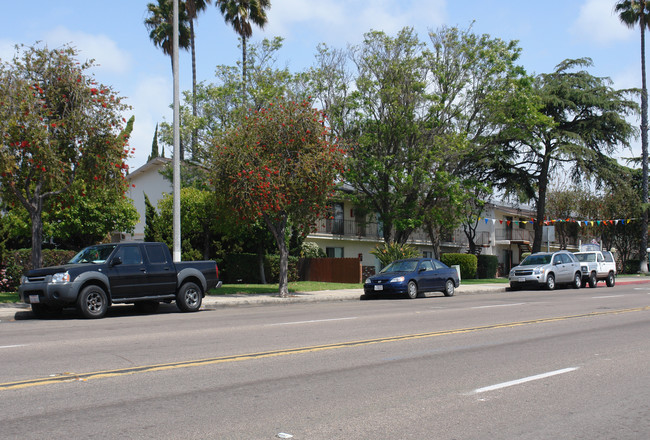 Bay Breeze Apartments in Chula Vista, CA - Building Photo - Building Photo