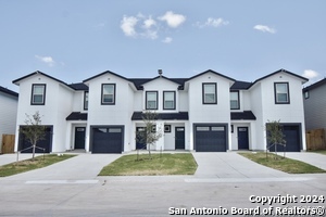 8318 Via Verona in San Antonio, TX - Building Photo