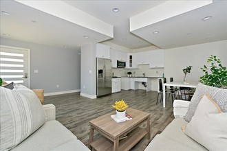 3117 Raymond Ave in Los Angeles, CA - Building Photo - Interior Photo