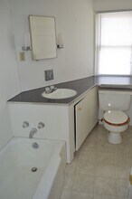 216 Oak St in Neenah, WI - Building Photo - Building Photo