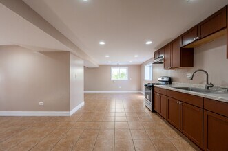 7 Cardinal Ln in Carpentersville, IL - Building Photo - Building Photo