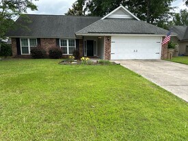 112 Teal Lake Dr in Richmond Hill, GA - Building Photo