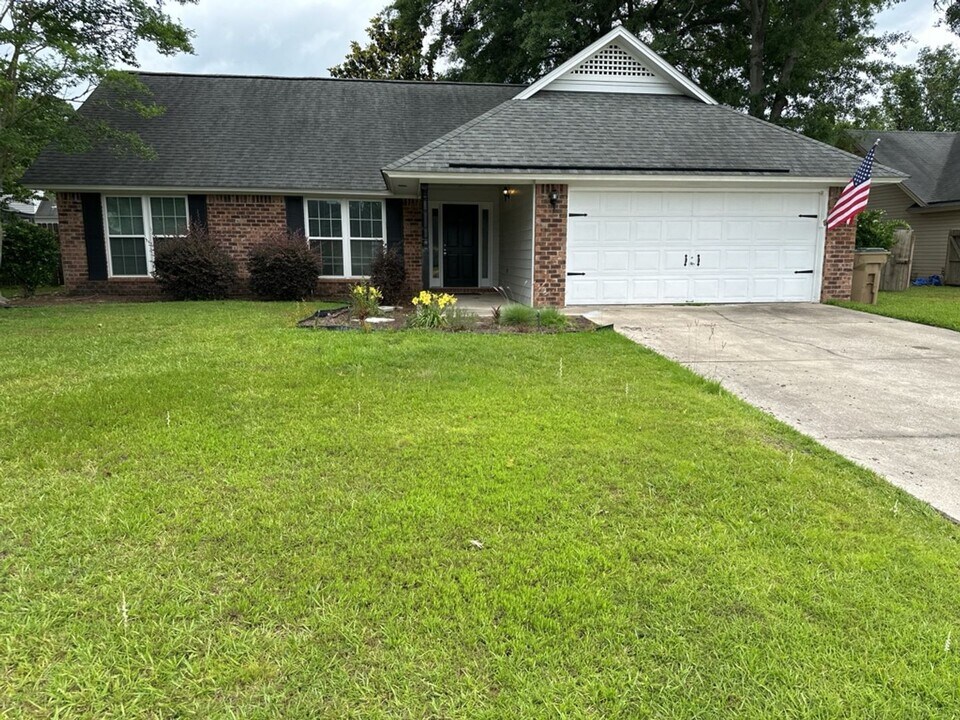 112 Teal Lake Dr in Richmond Hill, GA - Building Photo