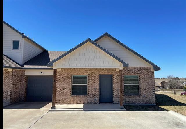 8605 Ellis Dr in Weatherford, TX - Building Photo
