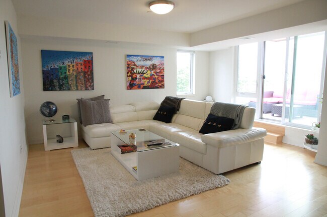 405 Tweedsmuir Av in Ottawa, ON - Building Photo - Building Photo