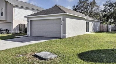 2210 Whispering Trails Dr in Winter Haven, FL - Building Photo - Building Photo