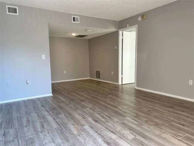 5993 Village Cir S in Orlando, FL - Building Photo - Building Photo