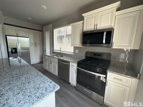 760 Bluffs Ct, Unit 15-102 in Reno, NV - Building Photo - Building Photo