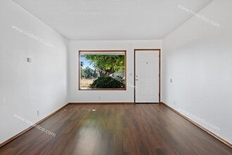 4725 NE 92nd Ave in Portland, OR - Foto de edificio - Building Photo