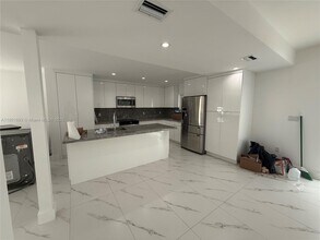 2313 SW 60th Ct in Miami, FL - Building Photo - Building Photo