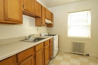 Leland Gardens Apartments in Plainfield, NJ - Building Photo - Interior Photo