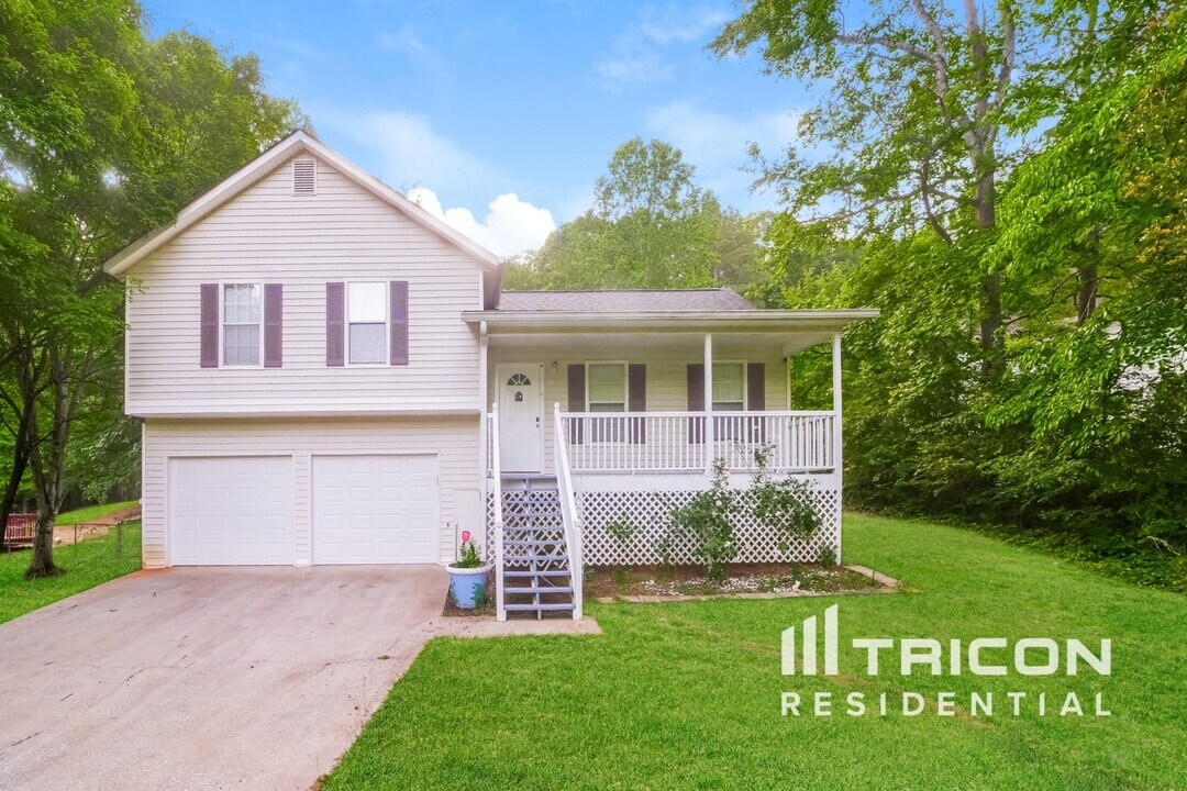 377 Deering Dr in Douglasville, GA - Building Photo