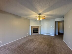 10634 N Locust Ct in Kansas City, MO - Foto de edificio - Building Photo