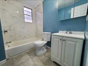 18 Bergen Ave, Unit 1 in Jersey City, NJ - Building Photo - Building Photo