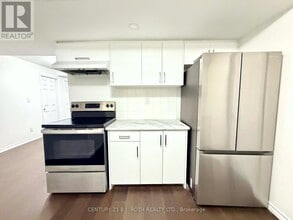 90 Pappain Crescent in Brampton, ON - Building Photo - Building Photo