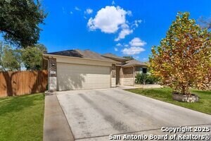 829 Margay Lp in Seguin, TX - Building Photo
