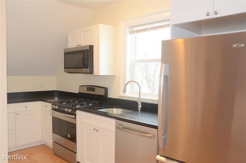 26 Putnam St-Unit -Apt 5 in Somerville, MA - Building Photo
