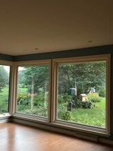 8551 N Point Dr in Fox Point, WI - Foto de edificio - Building Photo