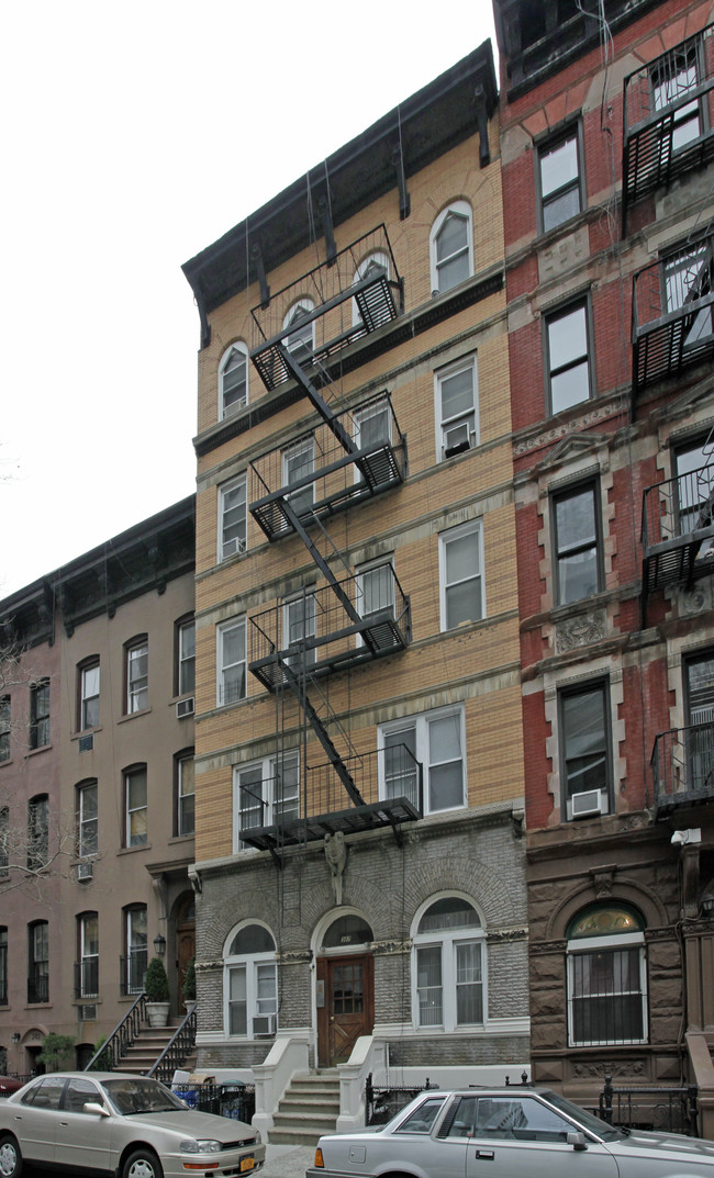 307 E 18th St in New York, NY - Foto de edificio - Building Photo