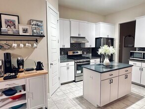910 Romeria Dr in Austin, TX - Building Photo - Building Photo