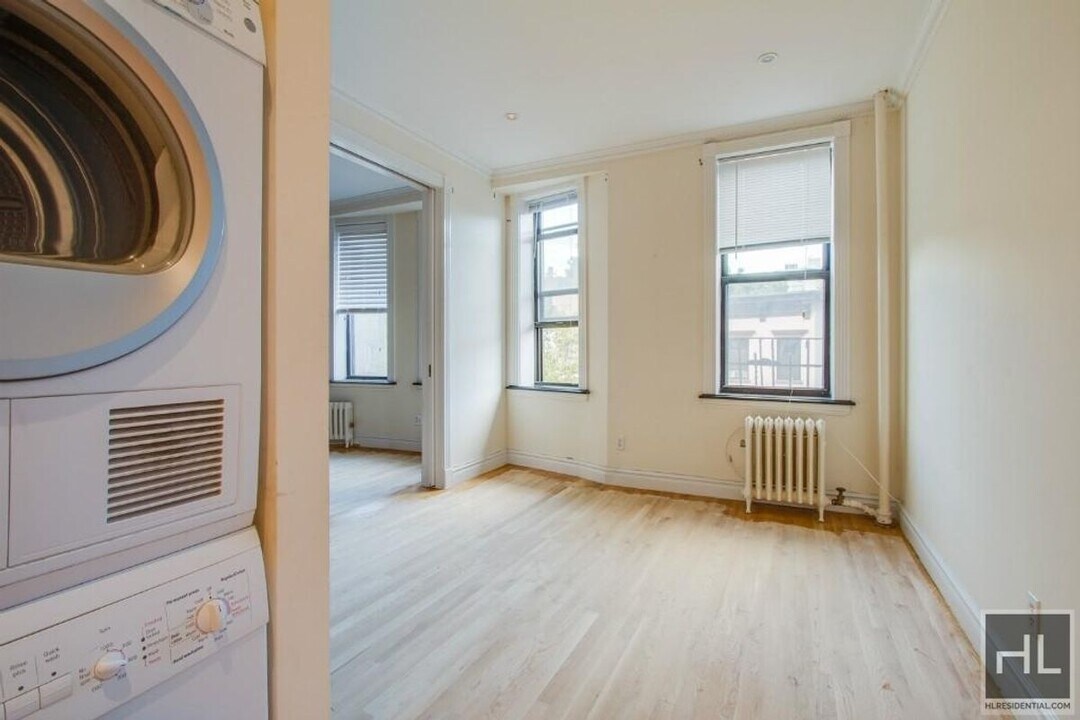 East 18th Street in New York, NY - Building Photo