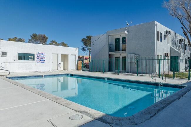 Summer Place Apartments in Las Vegas, NV - Building Photo - Building Photo