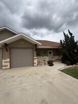 152 Navarro Xing in Seguin, TX - Building Photo