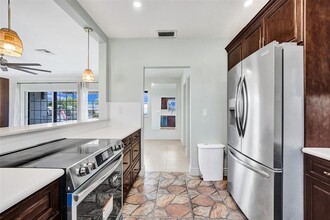 391 SE 15th Ave in Pompano Beach, FL - Building Photo - Building Photo