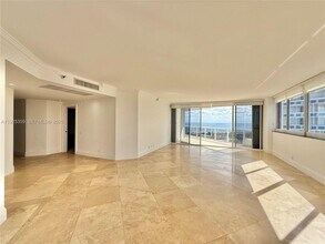 3801 NE 207th St in Miami, FL - Building Photo - Building Photo