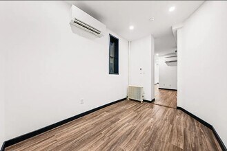 439 W 46th St in New York, NY - Building Photo - Building Photo
