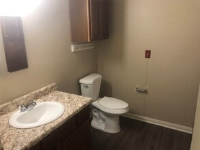 1753 E Henderson Rd in Angleton, TX - Building Photo - Building Photo