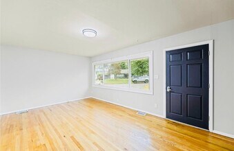 7020 Hadley St in Overland Park, KS - Building Photo - Building Photo