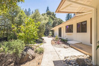 26530 Conejo Ct in Los Altos Hills, CA - Building Photo - Building Photo