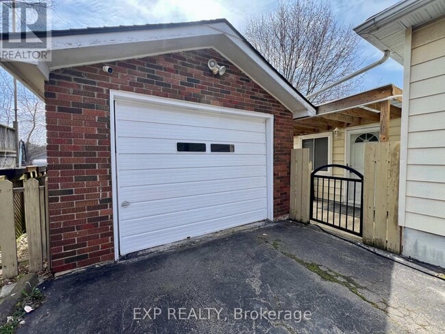 6270 Monroe St in Niagara Falls, ON - Building Photo - Building Photo
