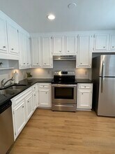 880 Lenox Oaks Cir NE in Atlanta, GA - Foto de edificio - Building Photo