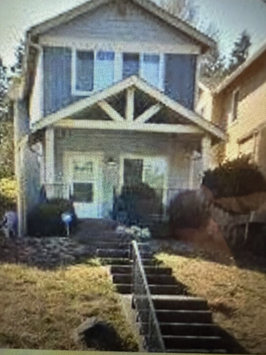 20733 12th Ave S in Seatac, WA - Foto de edificio