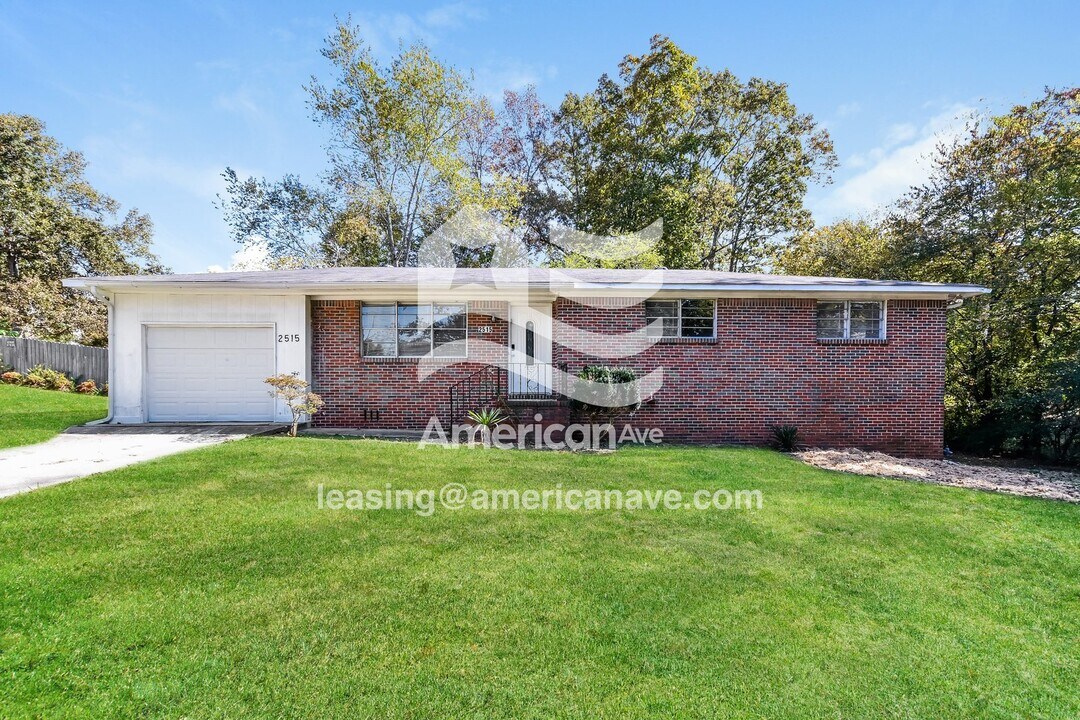 2515 Ridgewood Rd in Fultondale, AL - Foto de edificio