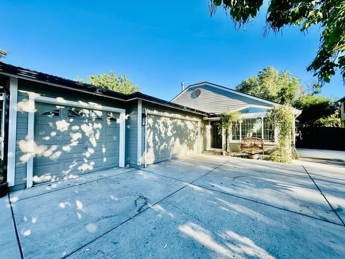 1237 Ian Ct in Sparks, NV - Building Photo