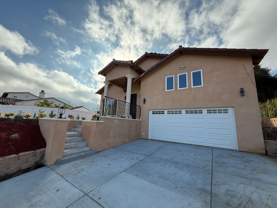 26976 Sand Canyon Rd in Santa Clarita, CA - Building Photo