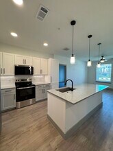 5400 Haltom Rd in Haltom City, TX - Foto de edificio - Building Photo