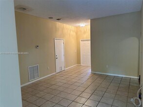 21519 SW 90th Ave in Cutler Bay, FL - Building Photo - Building Photo