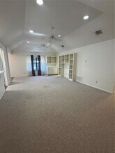 728 W San Antonio St in Lockhart, TX - Foto de edificio - Building Photo